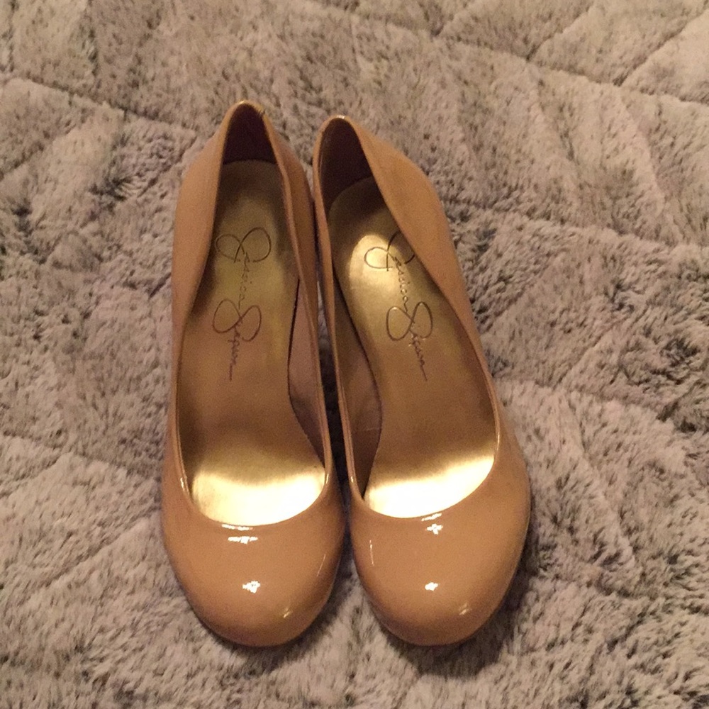 Jessica Simpson nude heels - Picture 2 of 4